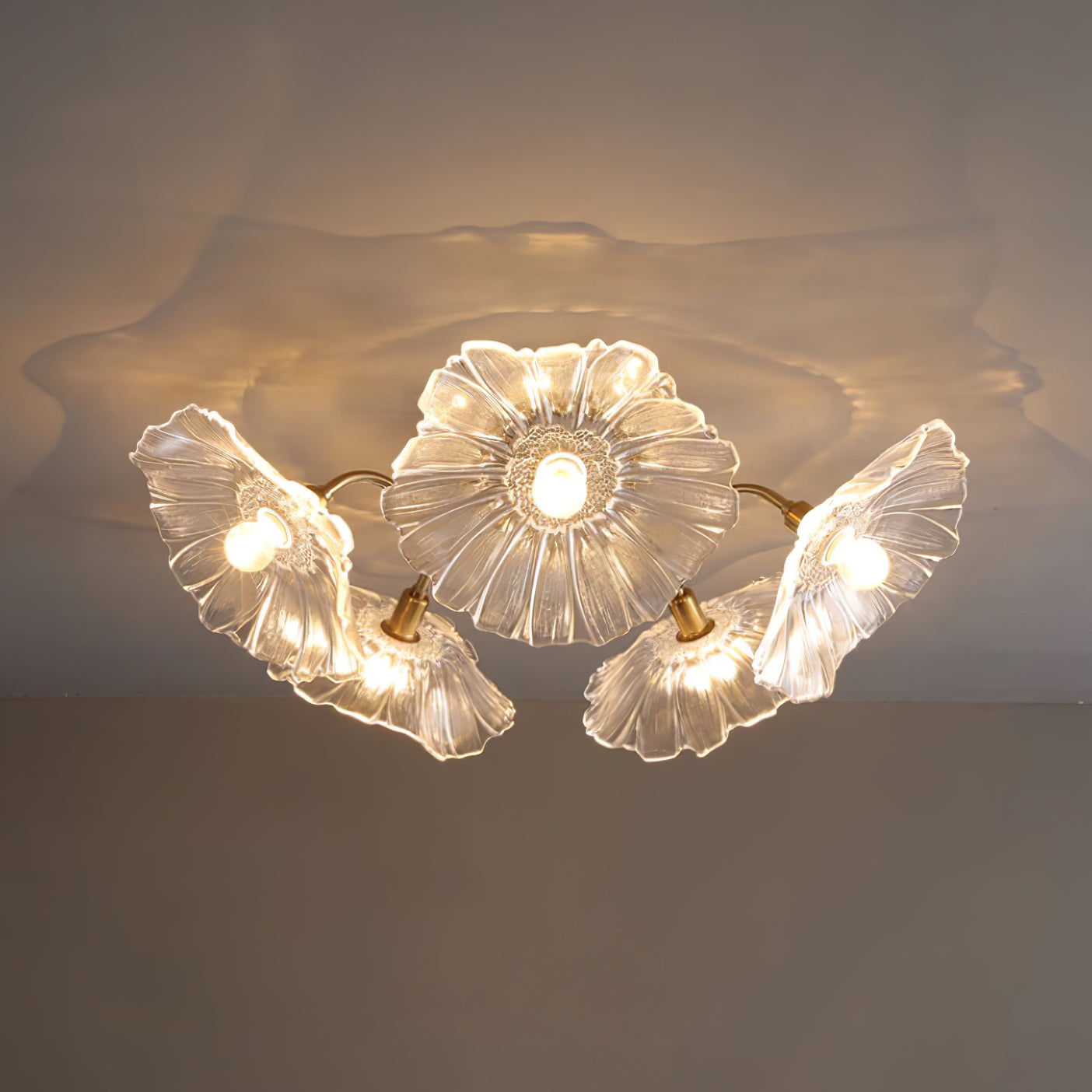 Solara Plafonnier en Verre Feuille avec Laiton Élégant - Neutralighting