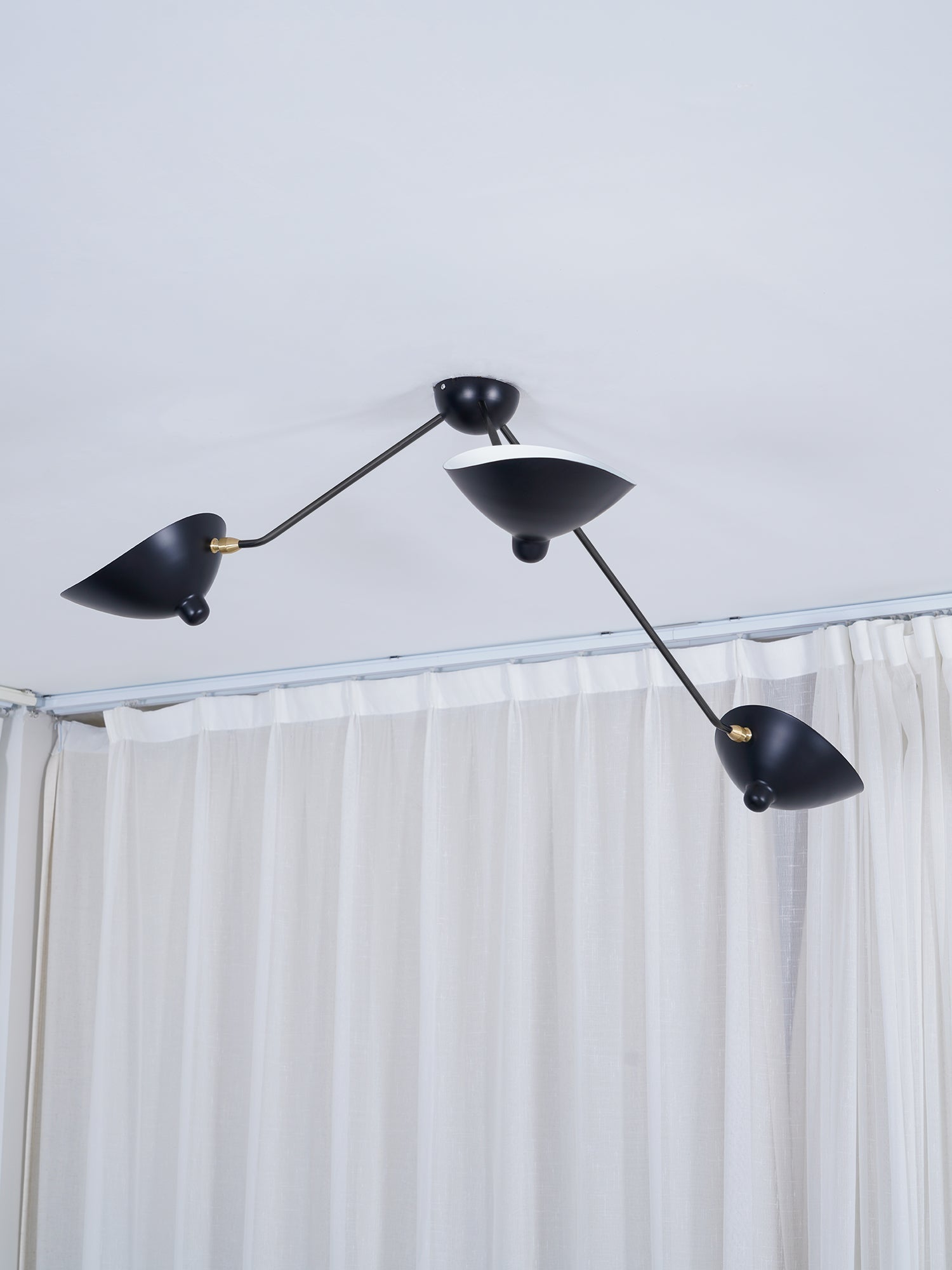 Solara Plafonnier Trois Bras Noir Sculptural - Neutralighting